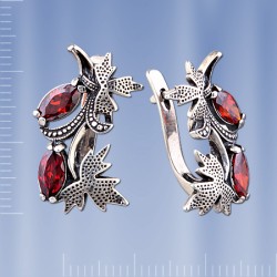 Ohrringe aus Silber mit Granat