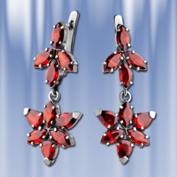Ohrhaenger mit Granat. Silber 925