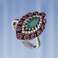 Ring mit Rubinen & Smaragden. Silber
