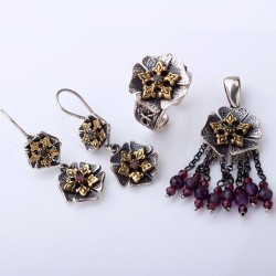 Серебряный гарнитур. Рубины, изумруды, аметисты
