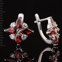 Ohrringe mit Granat. Silber