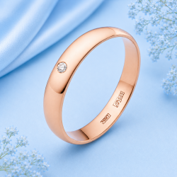 Goldener Trauring mit Diamanten