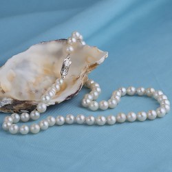 Kette aus Perlen