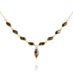 Vergoldetes Silbercollier mit grünem Bernstein