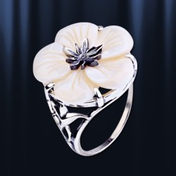 Ring aus Silber mit Perlmutt