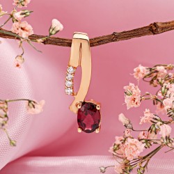 Goldanhänger mit Diamanten