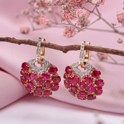 Gelbgoldohrhaenger mit Diamanten und Rubin