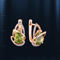 Russische Ohrringe mit Chrysolith. Rotgold