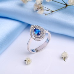 Weissgoldring mit Diamanten und Saphir
