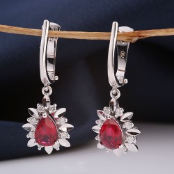 Goldohrringe mit Brillanten & Rubin