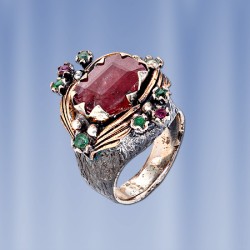 Ring mit Rubinen & Smaragden. Silber 