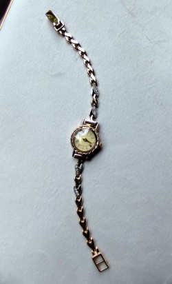 Golduhr Chaika Damenuhr aus 585 Gold