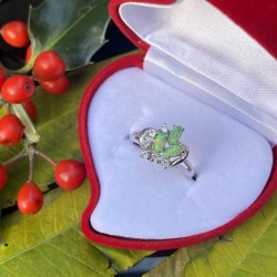 Silberring. Gruener Opal & Zirkonia