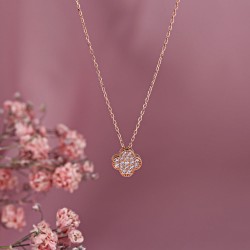 Goldene Halskette mit Zirkonia