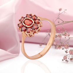 Russisches Gold 585 in Deutschland. Goldring mit Granat