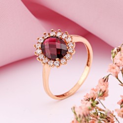 Goldring mit Rhodolith