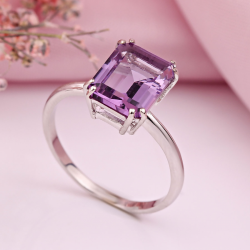 Ring aus Weißgold mit Amethyst