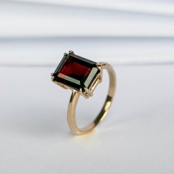 Goldring mit Granat
