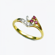 Goldring mit Rubinen und Diamanten