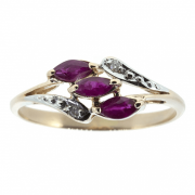 Goldring mit Rubinen und Diamanten