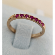 Goldring mit Rubinen