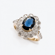 Goldring mit Saphir und Diamanten
