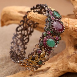 Silberarmband mit Rubinen und Smaragd