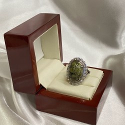 Silberring. Serpentin mit Zirkonia
