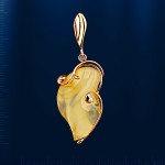 Anhaenger mit Bernstein Russisches Gold