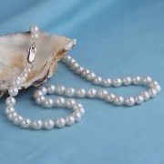 Kette aus Perlen