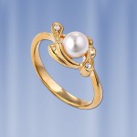 Ring mit Perle. Schmuck