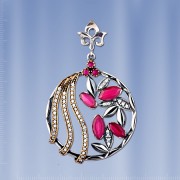 Anhaenger mit Rubinen. Silber