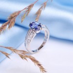 Goldring. Diamanten und Aquamarin