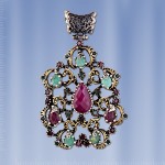 Anhaenger mit Rubinen & Smaragden. Silber