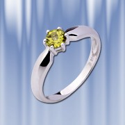 Goldring mit Chrysolith.  Weissgold 