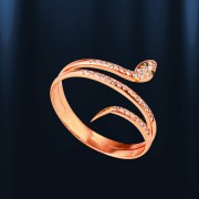  Золотое кольцо с цирконами и изумрудами ГЮРЗА