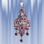Anhaenger aus  Silber mit Rubin