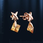 Ohrstecker mit Zirkonia. Russisches Gold