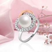 Серебряное кольцо "Перлы". Фианит, золото и жемчуг