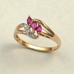 Кольцо золотое с бриллиантами и рубинами
