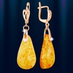 Ohrhaenger mit Bernstein. Russisches Goldschmuck 