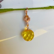 Vergoldeter Silberanhänger mit Bernstein