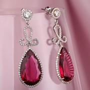 Серебряные серьги-пусеты с подвесками. Фианиты и родолит