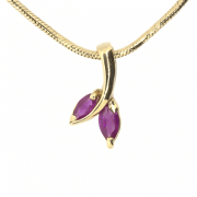 Goldene Anhänger mit Rubinen