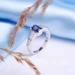 Goldring. Diamanten und Aquamarin