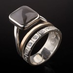 Ring mit Uleksyt. Silber & Gold