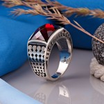 Серебряное кольцо-печатка "Гранат"