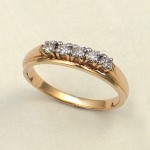 Goldring mit Brillanten, bicolor