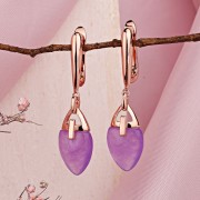 Vergoldete Ohrringe hängend