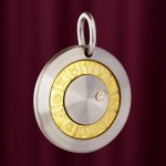 Золотая подвеска "Знаки зодиака" с бриллиантом